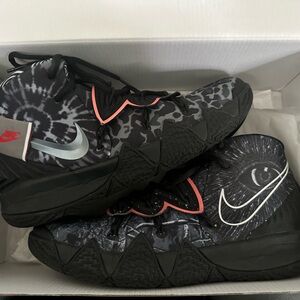 New Nike Kyrie S2 Basketball Sneakers Size 6.5Y